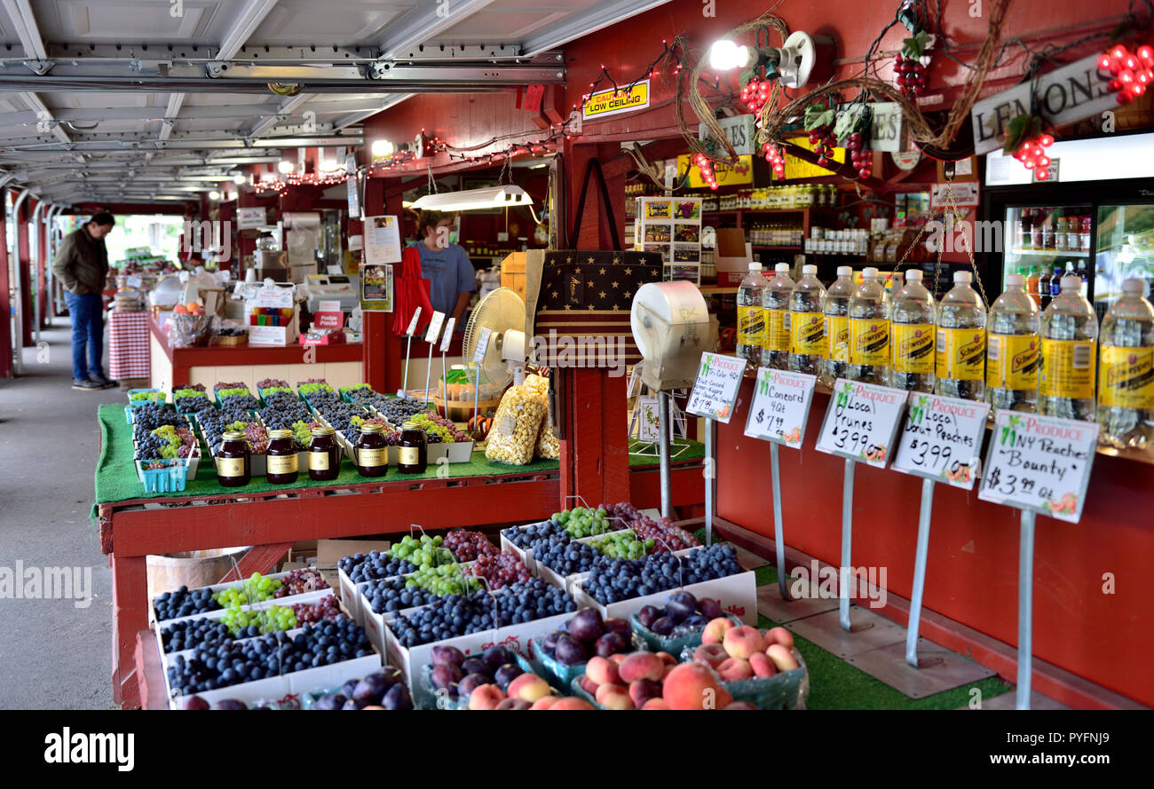 Roadside farmers market stall town of Naples in the finger lake region of New York state, USA Stock Photo