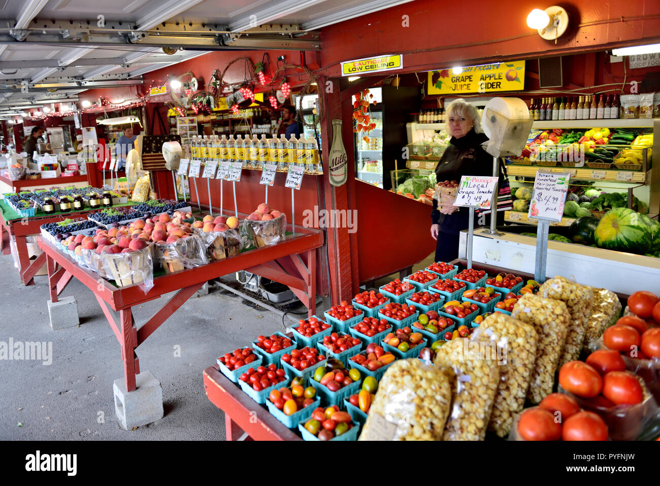 Roadside farmers market stall town of Naples in the finger lake region of New York state, USA Stock Photo