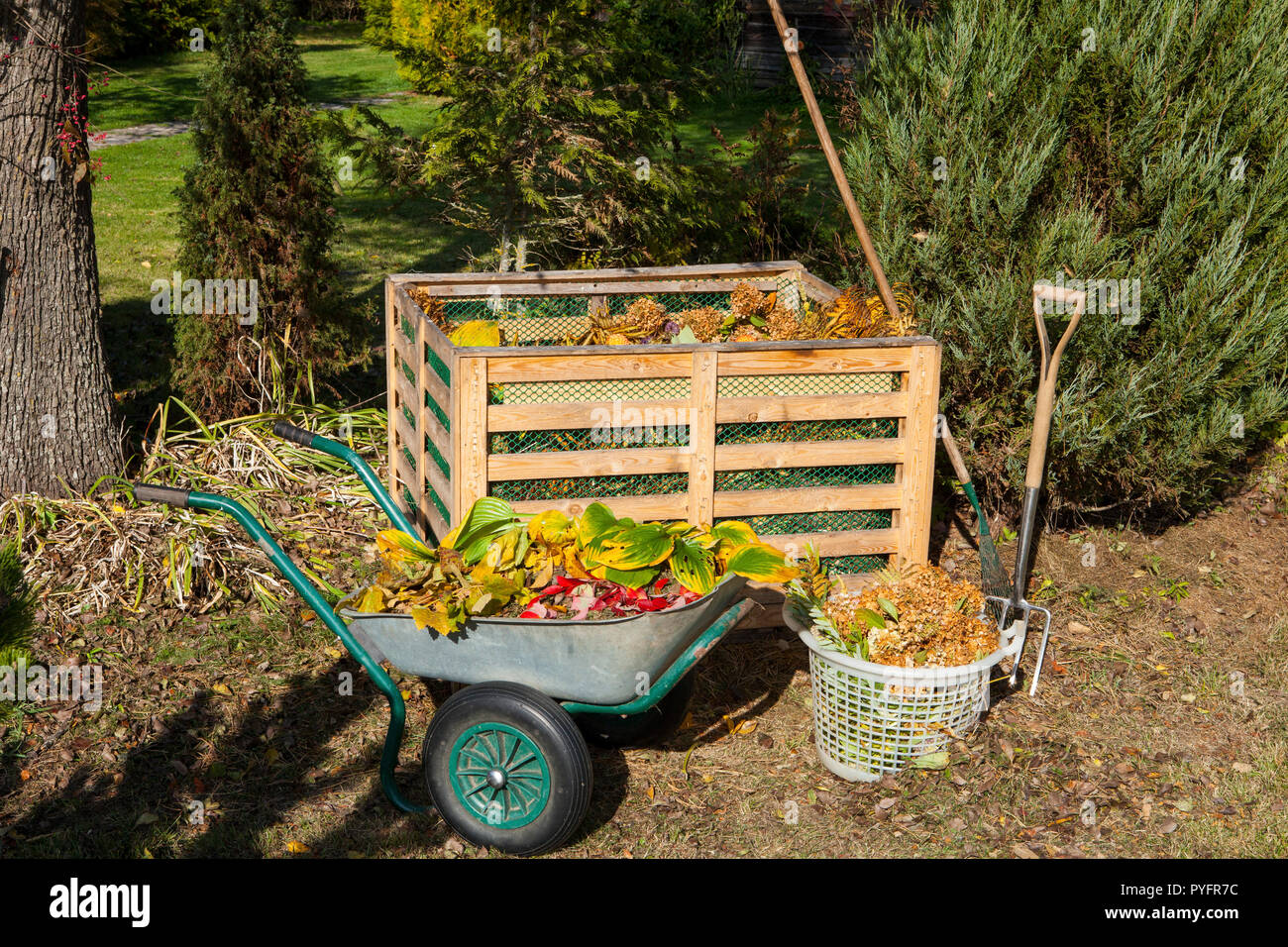 Backyard composting hi-res stock photography and images - Alamy