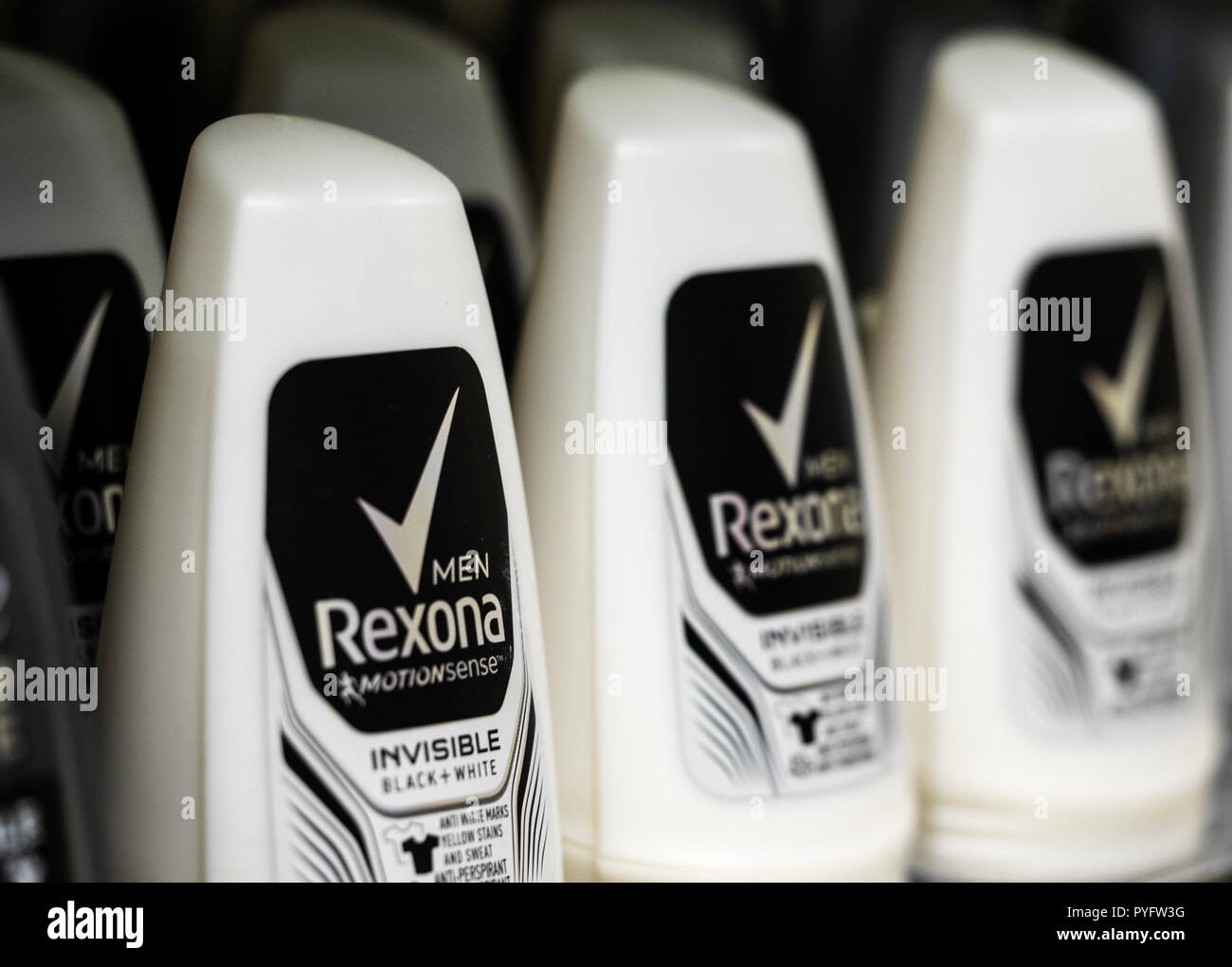 Pomorie Bulgária Março 2018 Antitranspirante Rexona Isolado Fundo Branco —  Fotografia de Stock Editorial © nenovbrothers #188701472