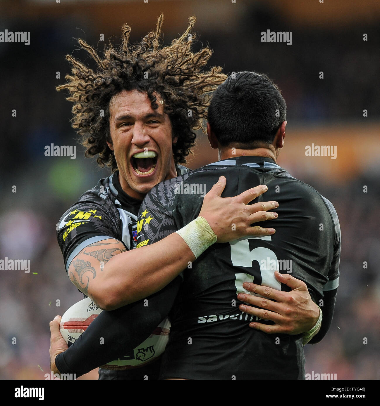 Hull, UK, 27 10 2018. 27 October 2018. KCOM Stadium, Hull, England; Rugby League Dacia International, England vs New Zealand; New Zealand's Kevin Proctor celebrates with Jordan Rapana Photo:Dean Williams Credit: Dean Williams/Alamy Live News Stock Photo
