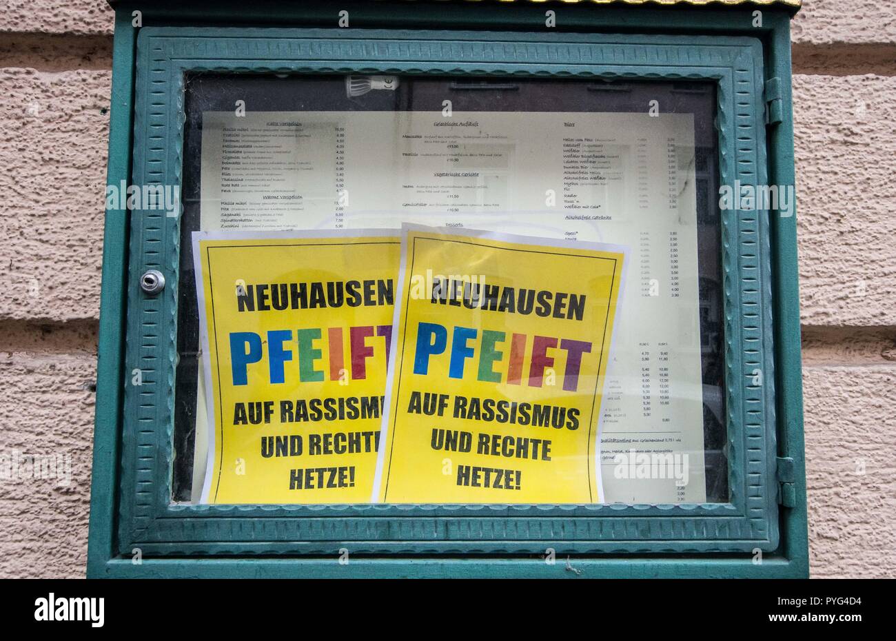 Munich, Bavaria, Germany. 27th Oct, 2018. A restaurant displays ''Neuhausen Pfeift'' signs in their display case as part of a business action against Pegida. Attempting to draw more followers and expand PEGIDA into Bavaria, "Pegida Dresden"" announced an appearance by founders LUTZ BACHMANN and SIEGFRIED DAEBRITZ in Munich's Neuhausen district. Ultimately, the two did not arrive, leaving approximately 40 Pegida followers to march against over 450 counter-demonstrators. Pegida Dresden in Munich is actually Pegida Nuremburg who is attempting to expand south to Munich where the rival P Stock Photo