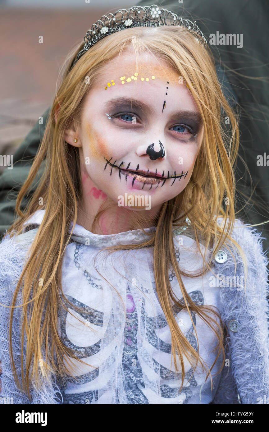 Child face zombie makeup hi-res stock photography and images - Page 3 -  Alamy