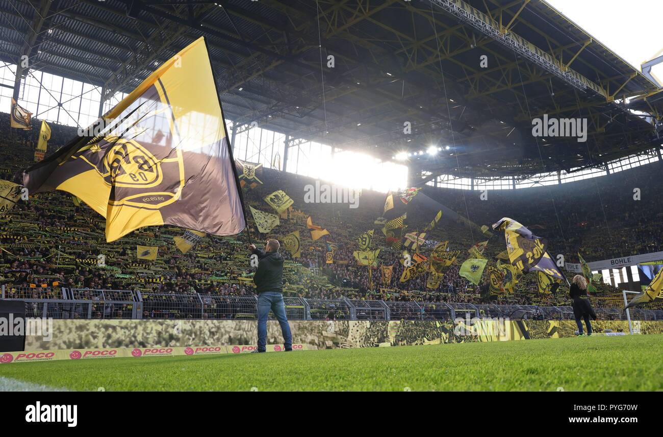 firo: 27.10.2018, football, 1.Bundesliga, season 2018/2019, BVB, Borussia Dortmund - Hertha BSC Berlin 2: 2 fans BVB, Sudtribune, the yellow wall, flag thrower | usage worldwide Stock Photo