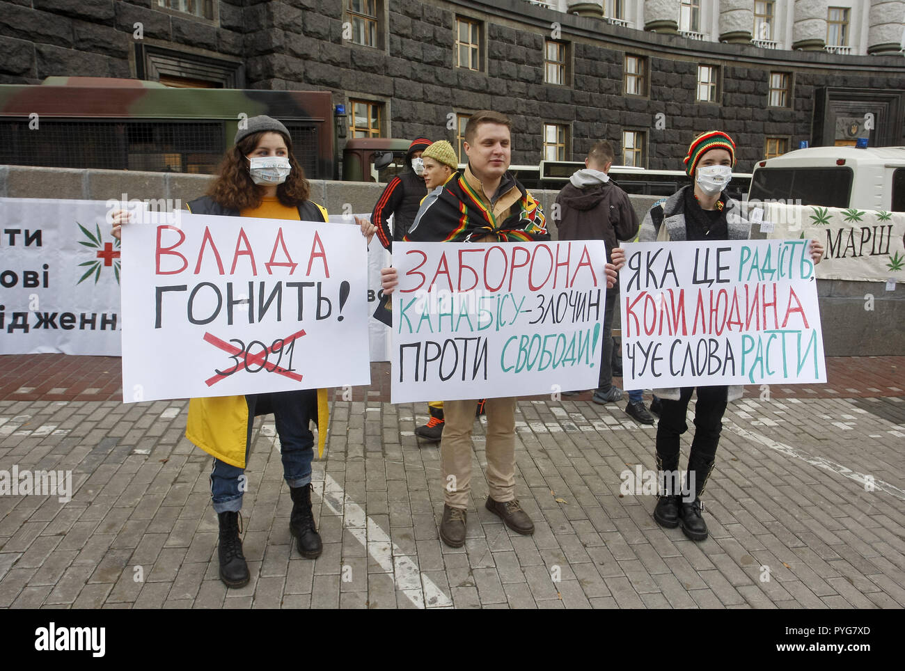 Kiev, Kiev, Ukraine. 27th Oct, 2018. Protesters are seen during holding placards during the protest.March of Liberty 2018 rally for cannabis that took place in front of the Cabinet of Ministers in downtown where a group of protesters have gathered to protest against the decriminalization of marijuana smokers and for allowing the use of marijuana by medical, they also demand that marijuana should be singled out from the hard drugs. Credit: Pavlo Gonchar/SOPA Images/ZUMA Wire/Alamy Live News Stock Photo