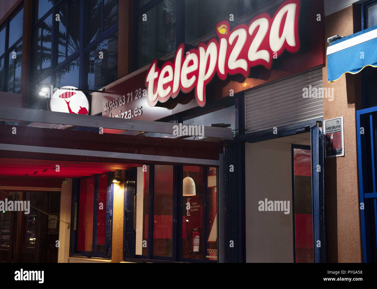 Alicante, Comunidad Valenciana, Spain. 26th Oct, 2018. Spanish fast-food restaurant branch of Telepizza seen in Spain. Credit: Miguel Candela/SOPA Images/ZUMA Wire/Alamy Live News Stock Photo