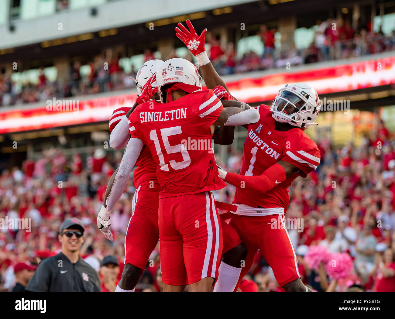 Houston Cougars wide receiver Raelon Singleton (15) and quarterback