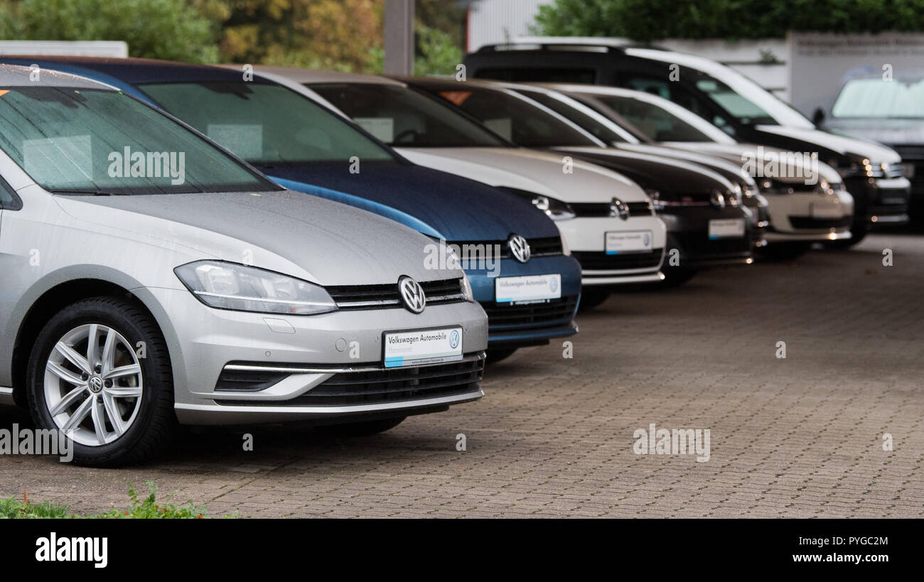 Hanover, Germany. 26th Oct, 2018. 26 October 2018, Germany, Hanover: Used  cars are available from a dealer for annual and used cars from Volkswagen. The  used car platform Heycar, with which VW
