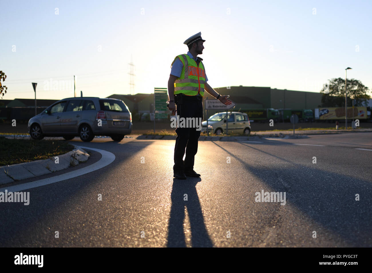 Ehrenkirchen, Germany. 13th Oct, 2018. A policeman controls the traffic. In recent weeks, burglaries and attempted burglaries in southern Baden have risen sharply. Credit: Patrick Seeger/dpa/Alamy Live News Stock Photo