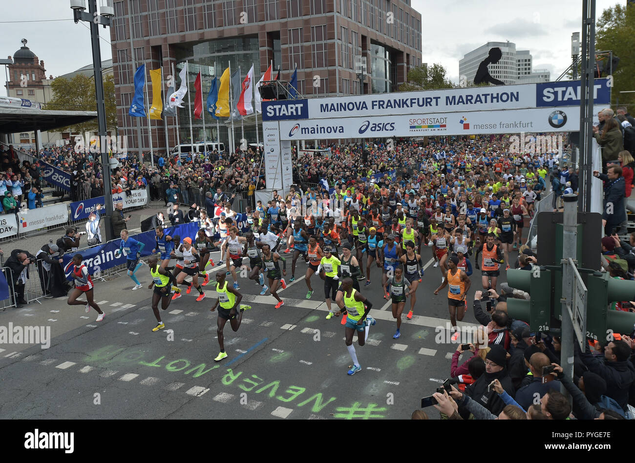 Frankfurt Main, Germany. 28th Oct, 2018. The top group of the Frankfurt Marathon will start from the starting point at the Friedrich-Ebert-Anlage. The Frankfurt running event is the oldest city marathon in Germany. Credit: Silas Stein/dpa/Alamy Live News Stock Photo