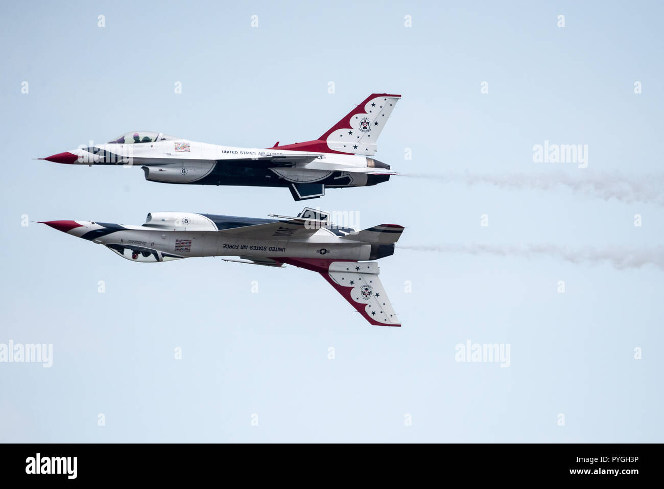 US Airforce Thunderbirds performing a Reflection Pass Stock Photo