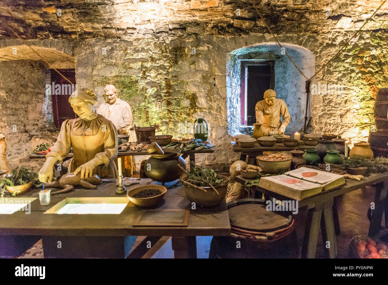 Medieval Cooks Building Medieval kitchen stirling castle stirling hi-res stock photography and ...