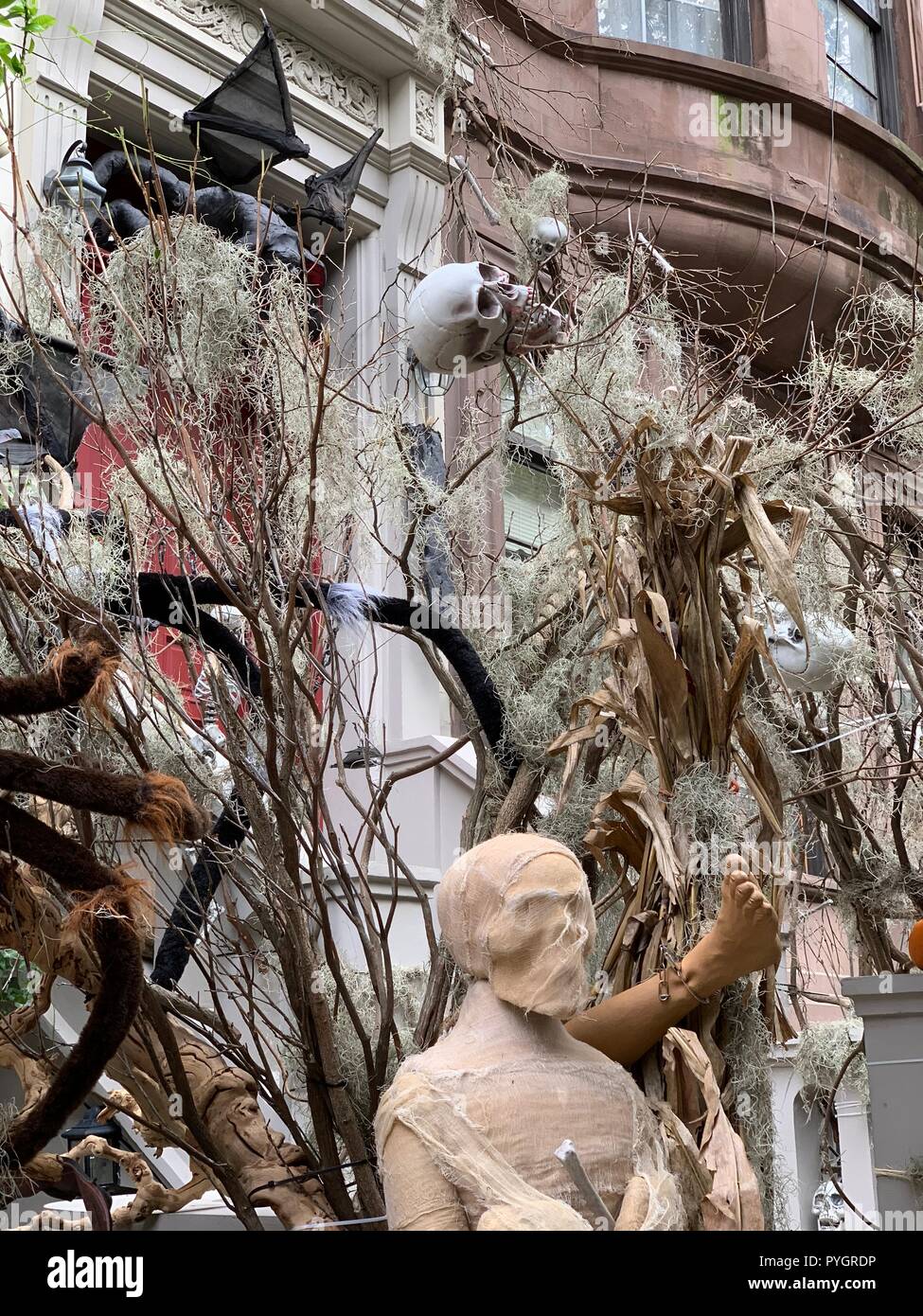 Halloween decorations in Upper West Side, Manhattan, NYC, USA Stock Photo Alamy