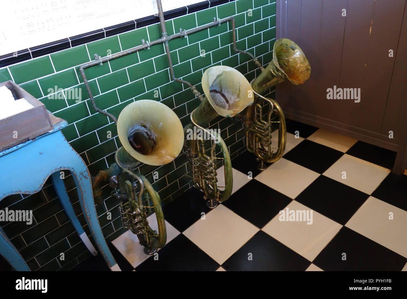 pub urinals