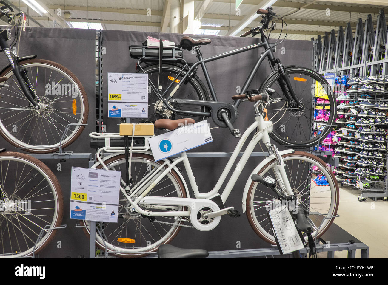 Electric,bicycles,in,branch,of,Decathlon,sport,sports,superstore,outlet,shop,Carcassonne,Aude,department,South,of,France,French,Europe,European, Stock Photo