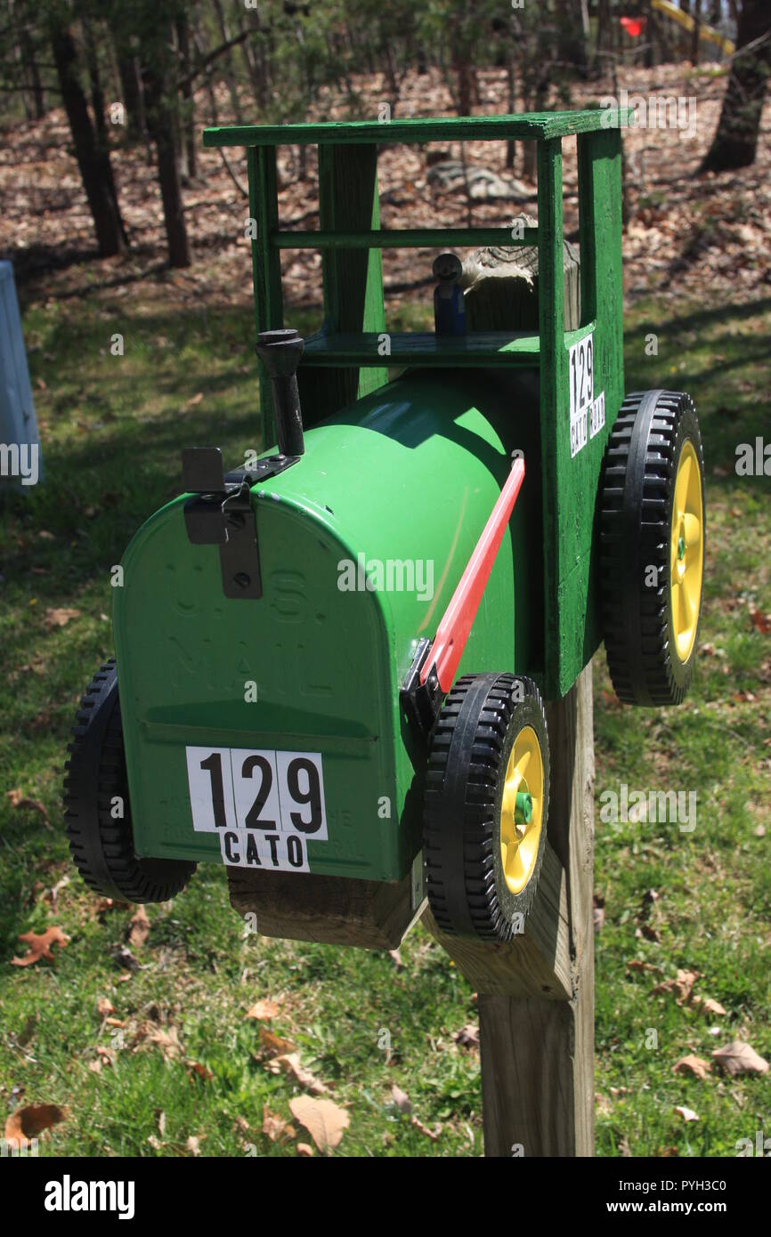Tractor Mailbox Stock Photos & Tractor Mailbox Stock Images Alamy