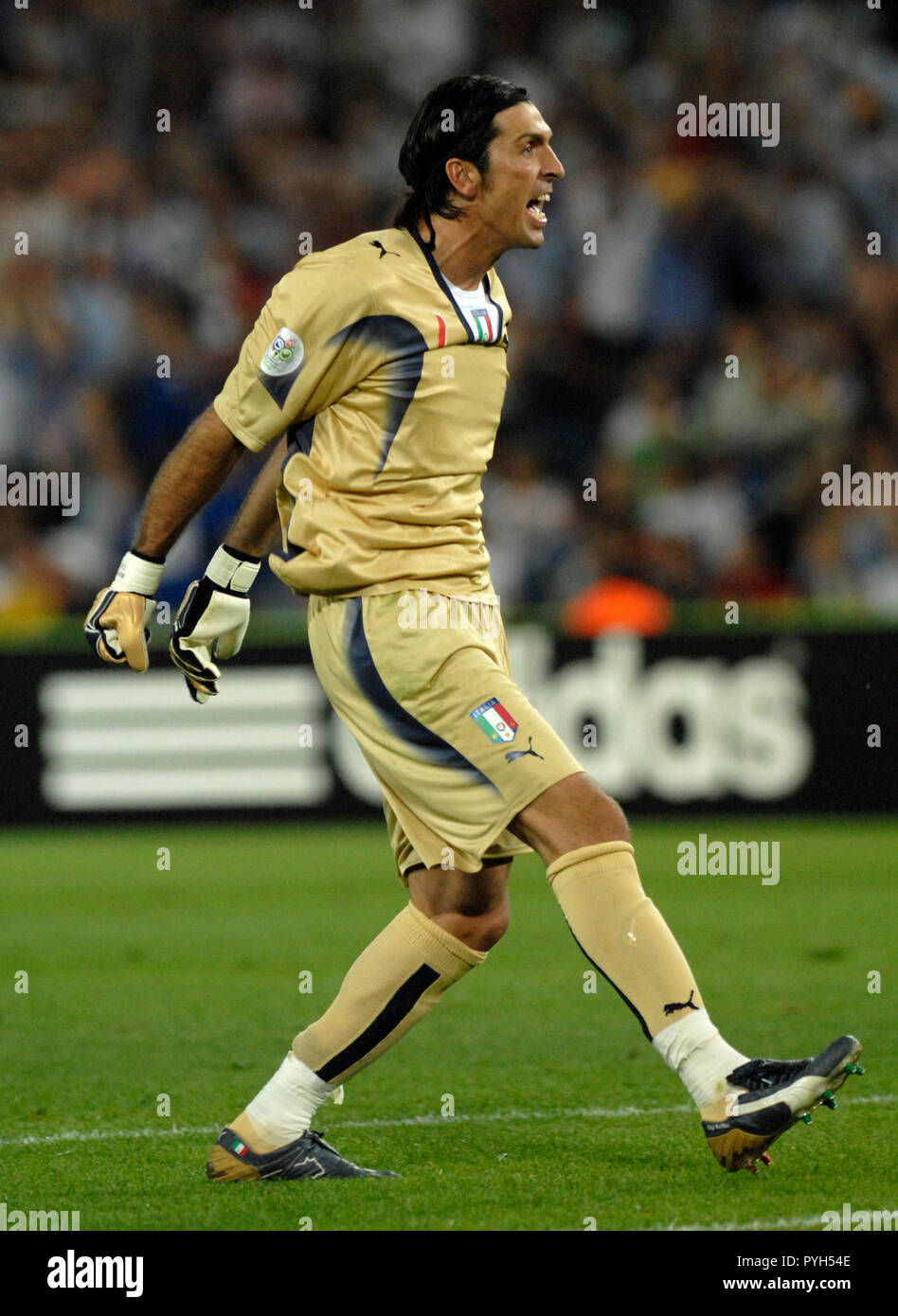 Niedersachsen  Stadion Hannover Germany 12.6.2006,  FIFA World Cup match 9, Italy vs Ghana 2:0 ---- Gianluigi BUFFON (ITA) Stock Photo