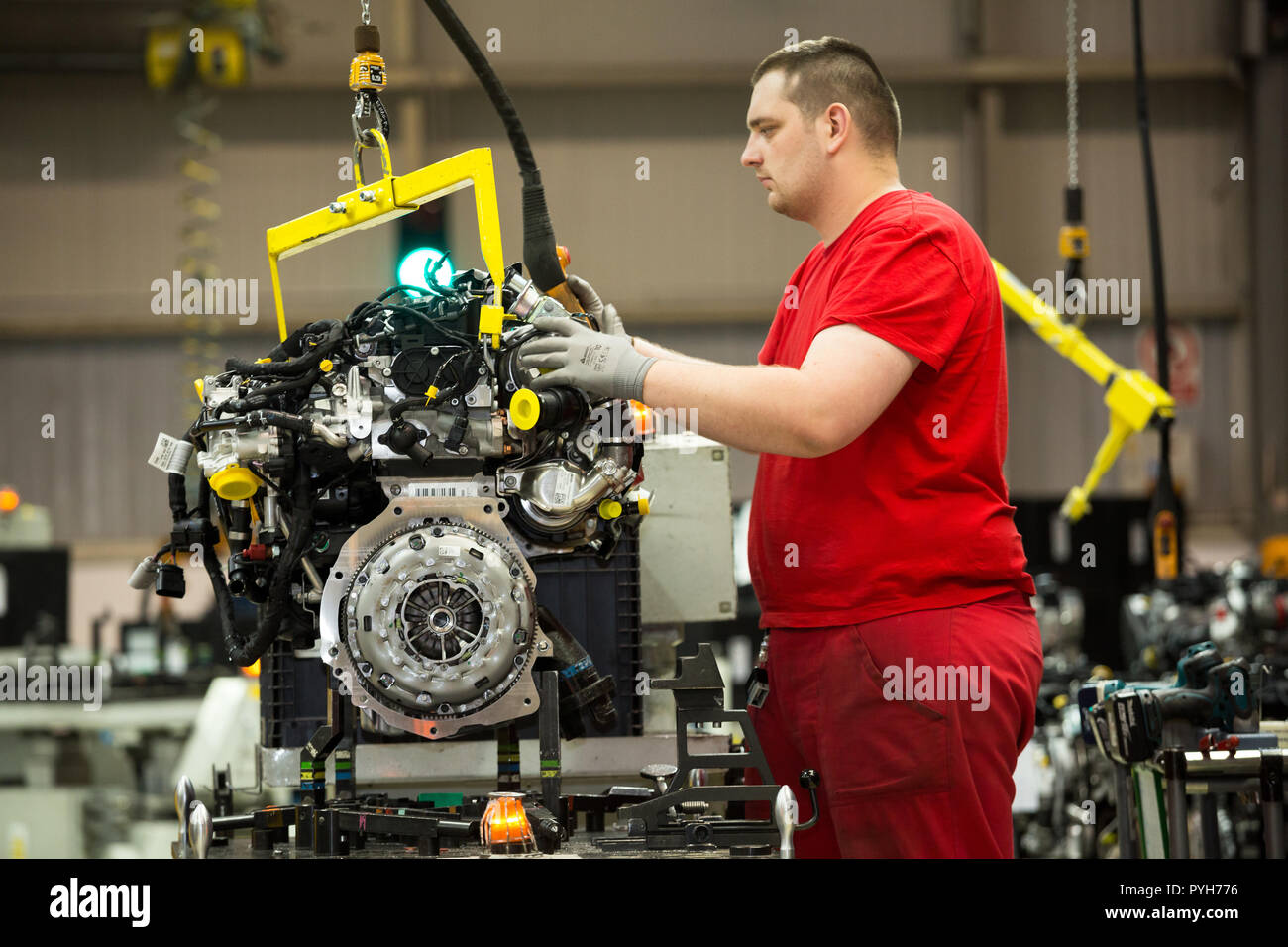 Poland, assembly at Volkswagen Poznan (VW commercial vehicles, Caddy and T6), pre-assembly work on engine blocks Stock Photo