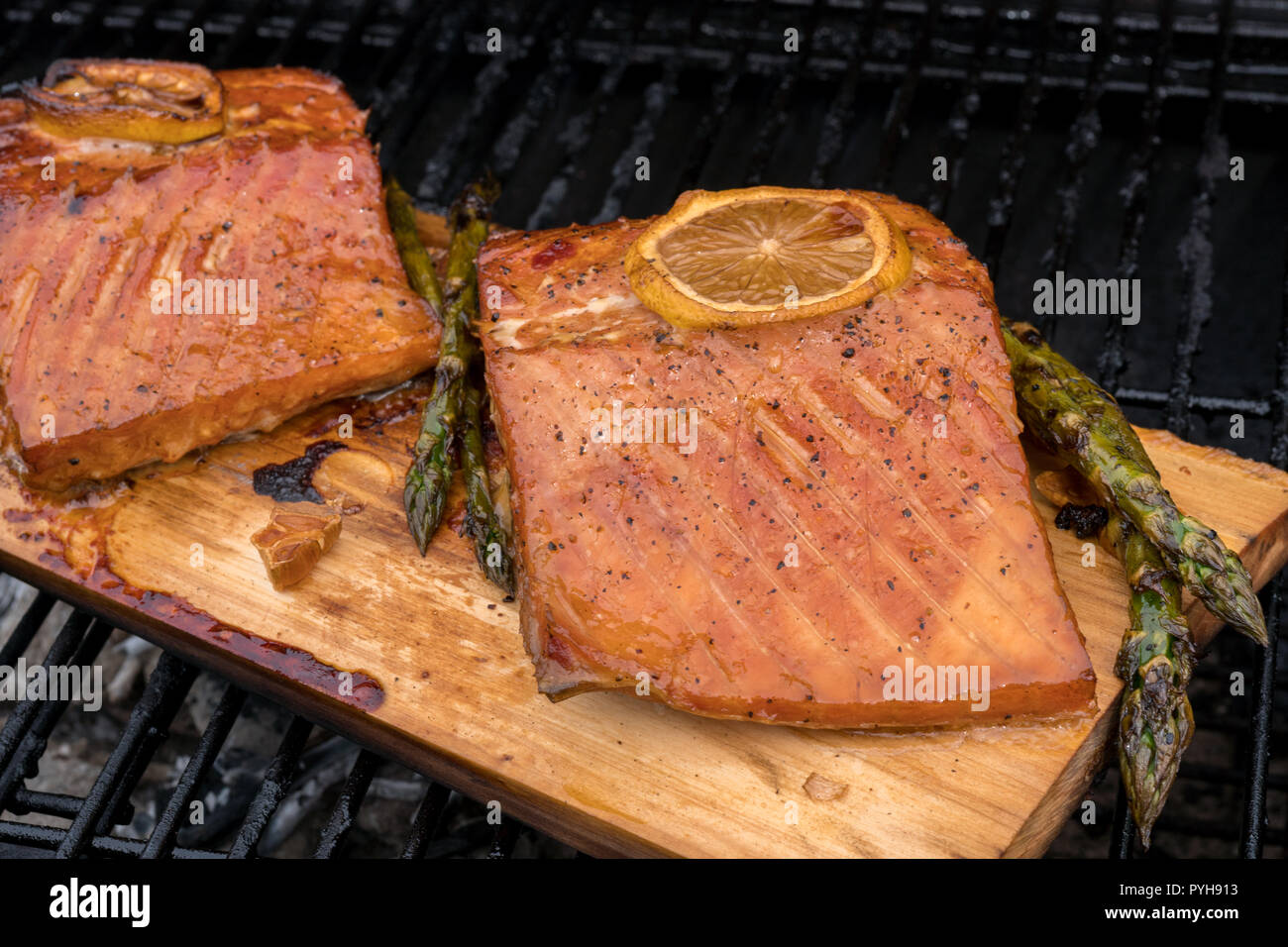 cedar plank salmon with lemon on a grill Stock Photo Alamy