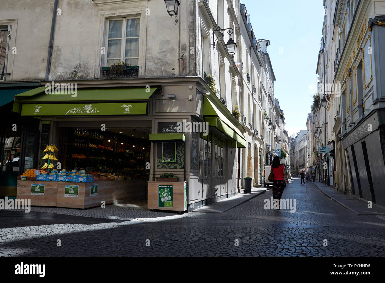 Paris, Ile-de-France, France - View into the Rue Greneta in the 2nd arrondissement from the Rue Montorguell, with the organic food shop mon fruitier bio on the left. Stock Photo