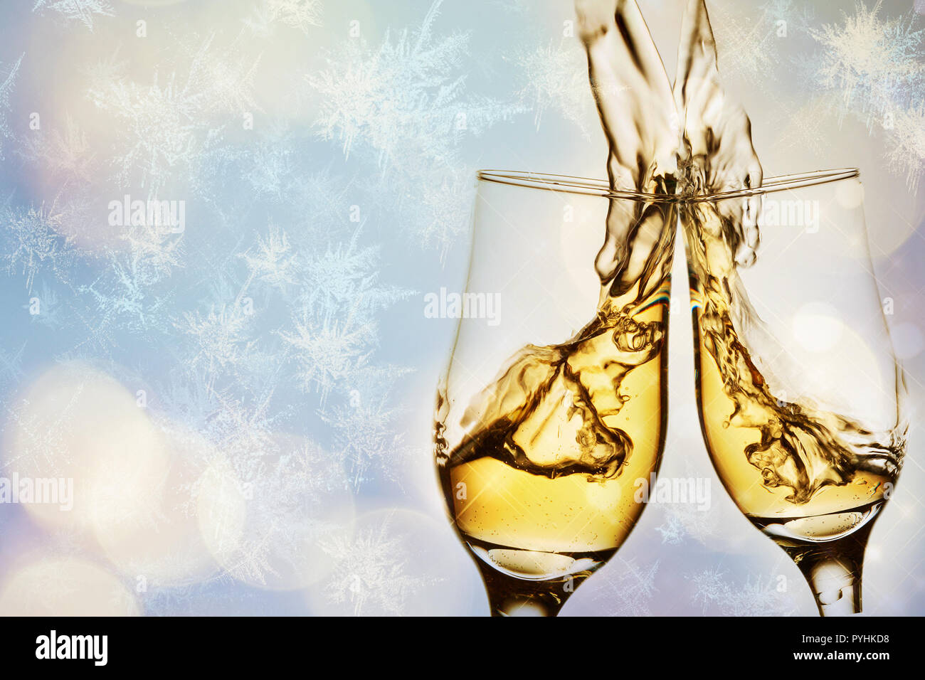 Two champagne glasses splash hi-res stock photography and images - Alamy