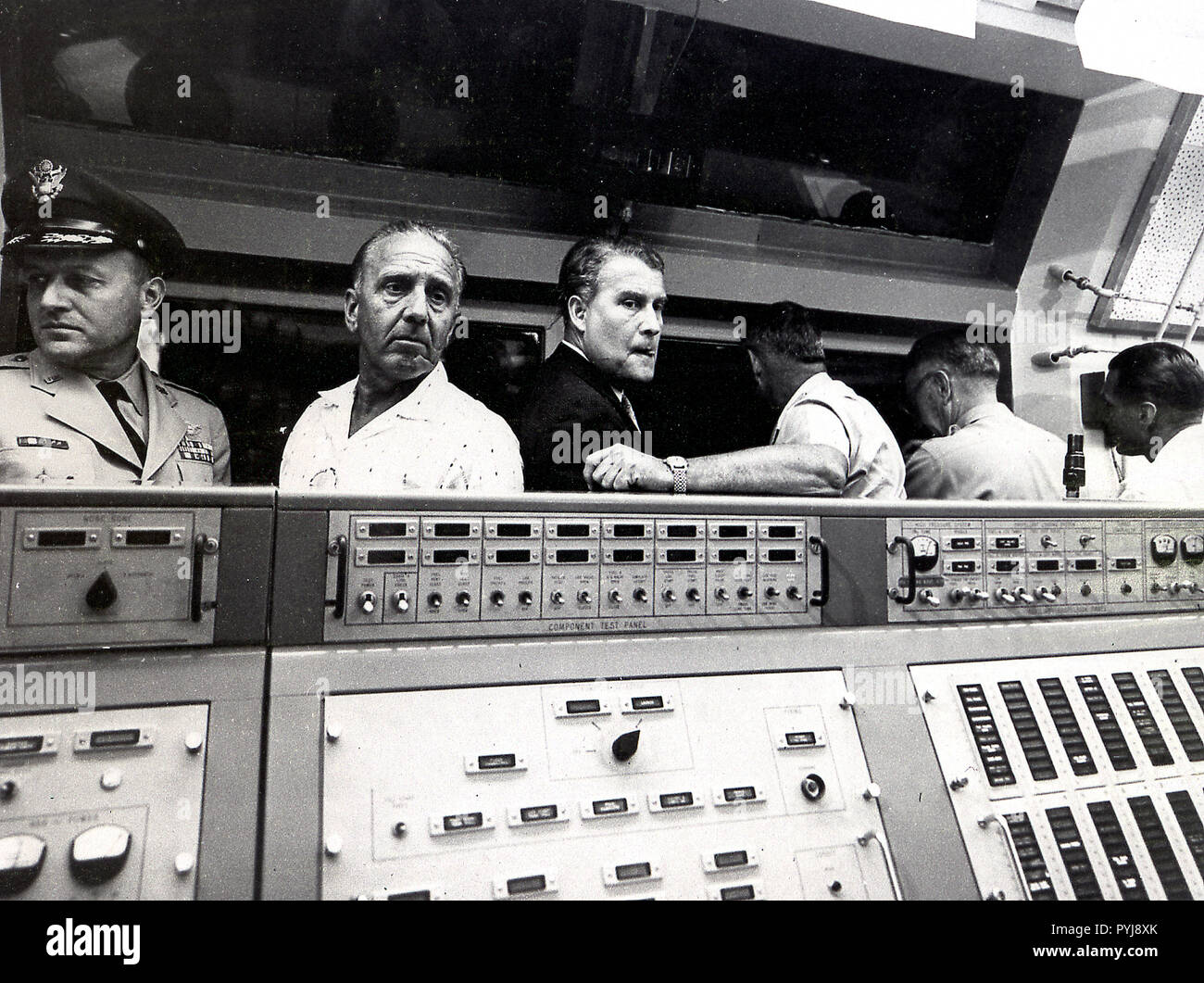 Von Braun in Blockhouse at launch of Pioneer IV, 3/3/59. L to R: Unidentified/ Debus,Kurt-Dr./ Von Braun/ Maj. Gen. Medaris,John/ Bri. Gen. Barclay,John Stock Photo