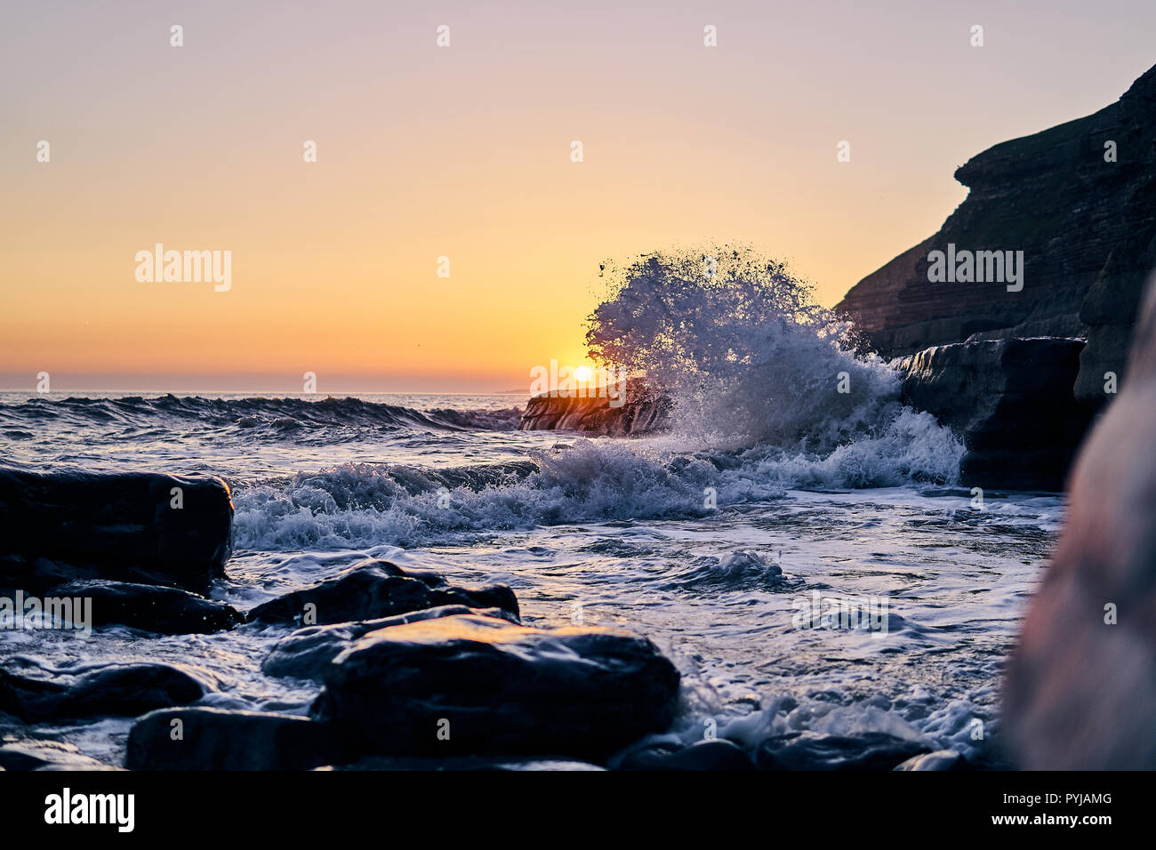 Sunset sea waves hi-res stock photography and images - Alamy