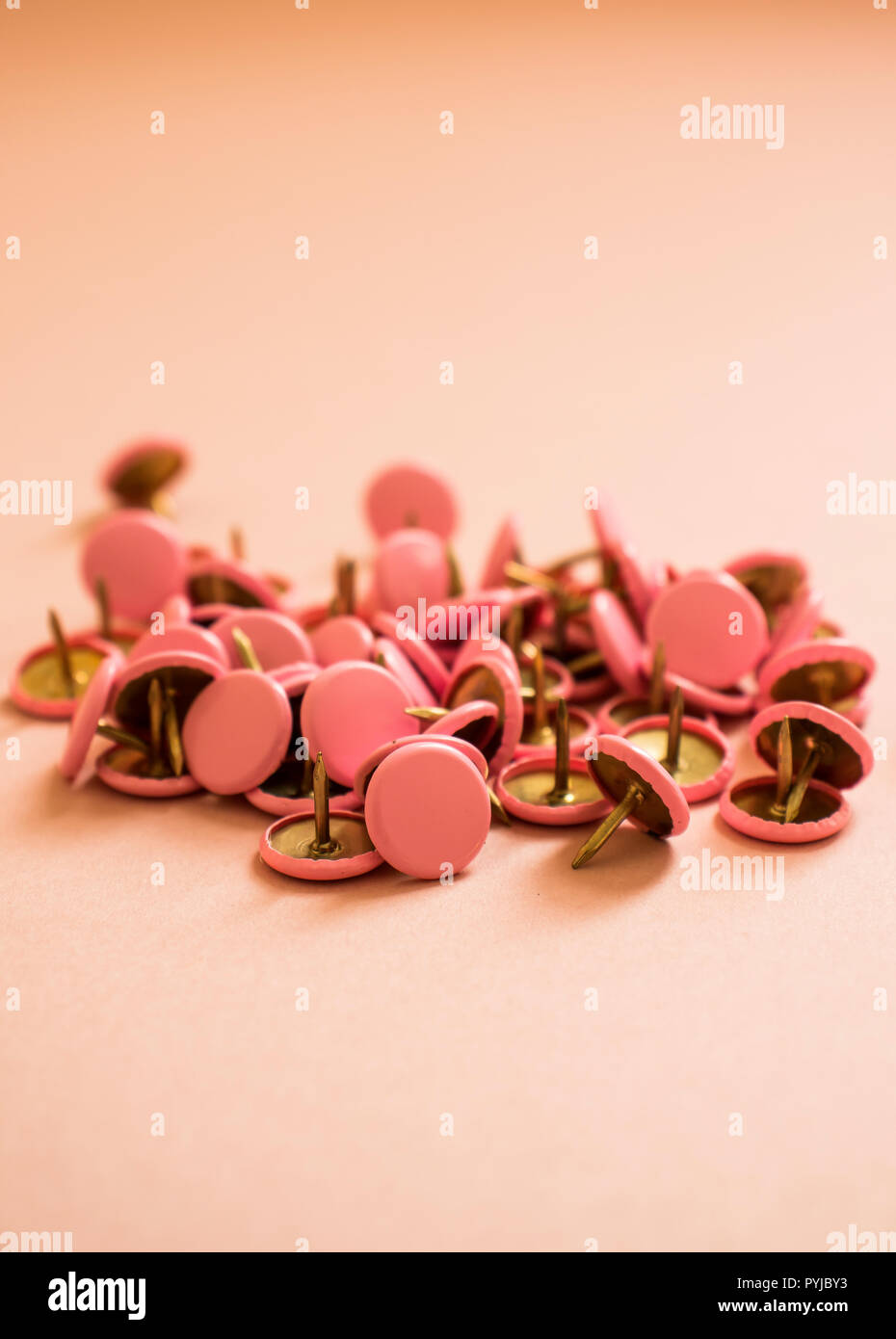 Drawing pins hires stock photography and images Alamy