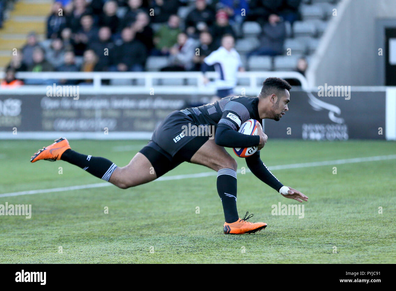 Newcastle Falcons Zach Kibirige scores during the Premiership Rugby Cup match at Kingston Park, Newcastle. Stock Photo