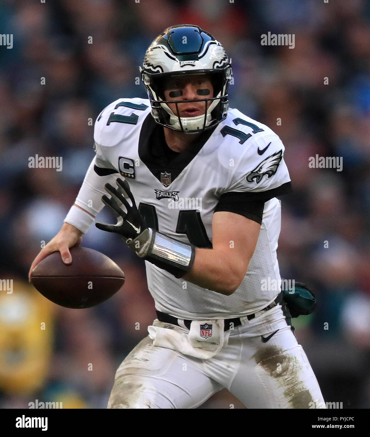 Philadelphia Eagles' Carson Wentz in action during the International Series NFL match at Wembley Stadium, London. PRESS ASSOCIATION Photo. Picture date: Sunday October 28, 2018. See PA story GRIDIRON London. Photo credit should read: Simon Cooper/PA Wire. RESTRICTIONS: News and Editorial use only. Commercial/Non-Editorial use requires prior written permission from the NFL. Digital use subject to reasonable number restriction and no video simulation of game. Stock Photo