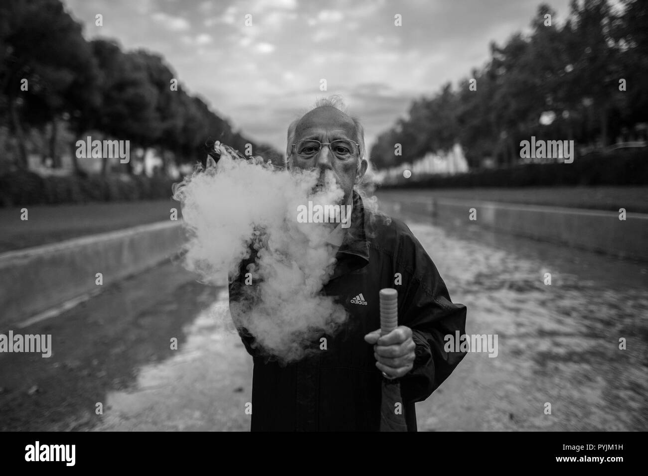 A man smoking Stock Photo - Alamy