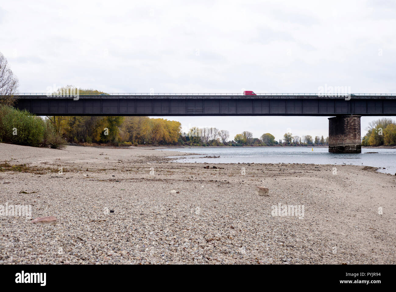 The Rhine River between Ludwigshafen and Mannheim, Germany, 28 October 2018. A dry summer and an ongoing drought have brought the river to historic low levels, causing a serious impediment for commercial shipping on the river. Credit: Philipp Zechner/Alamy Live News Stock Photo