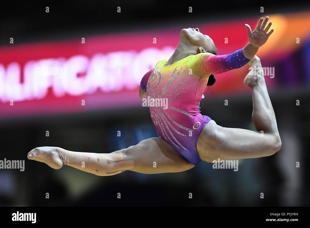 Doha, Qatar. 28th Oct, 2018. LORRAINE OLIVEIRA competes on the balance