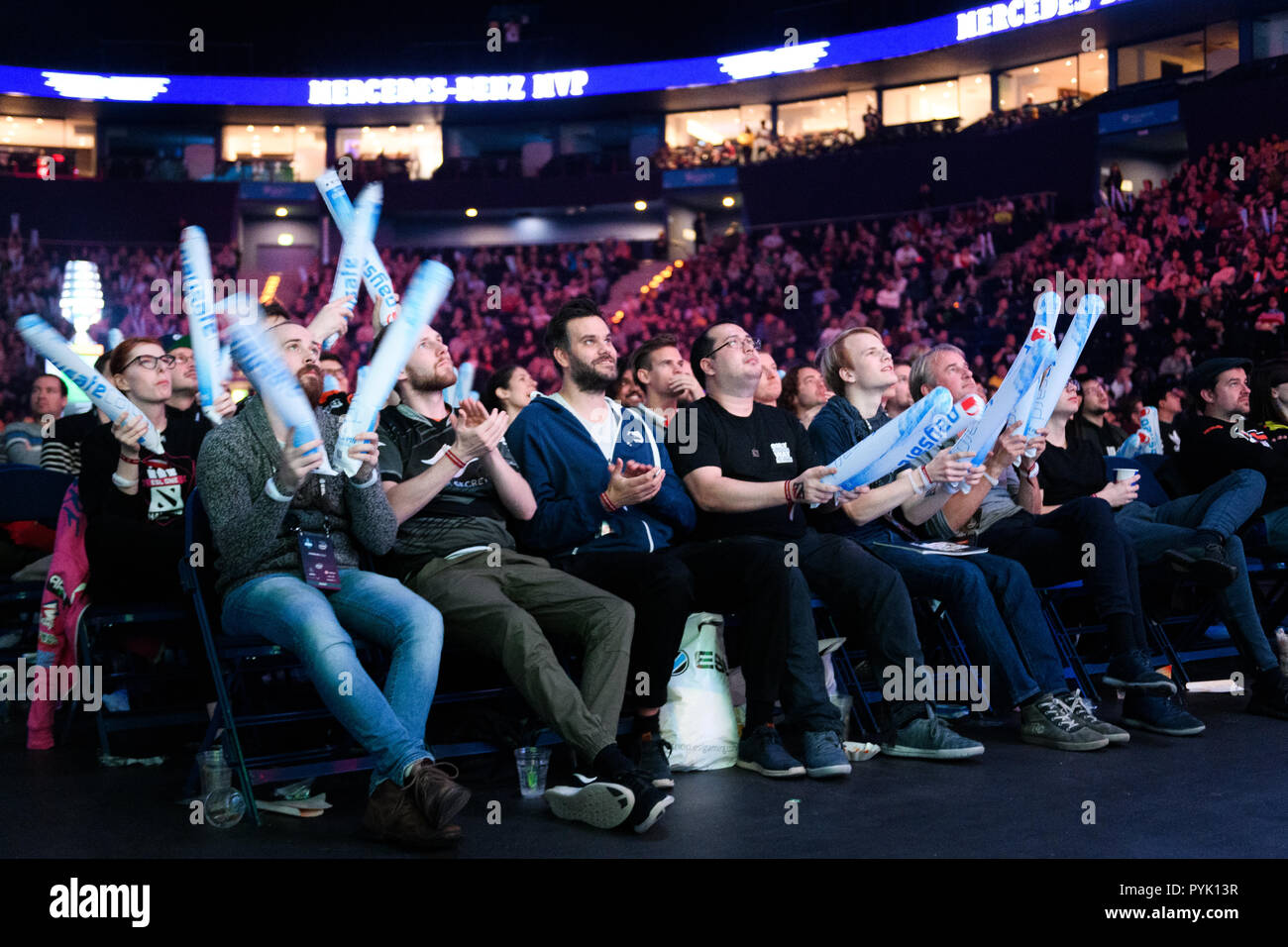 Hamburg Germany 28th Oct 2018 Fans Cheer On Their Teams Ges Esport Esl One Hamburg 28 10 2018 Esports Esl One Hamburg October 28 2018 Usage Worldwide Credit Dpa Alamy Live News Stock Photo Alamy