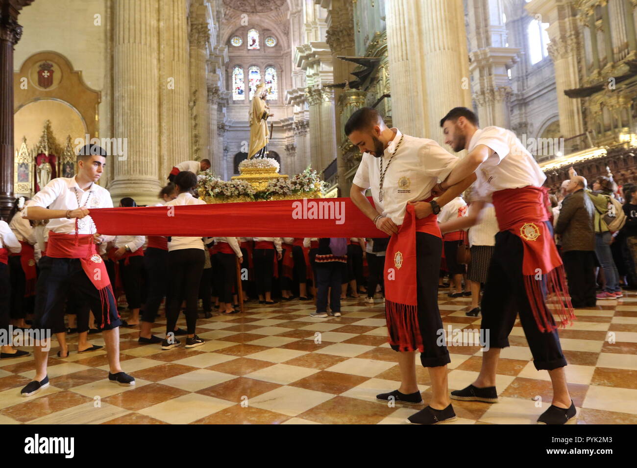 Malaga, Spain. 28 October 2018.  This Sunday, the Glorias Grouping celebrated its annual rosary in the Cathedral, presided over by the Virgen del Carmen of El Palo. The image has arrived by boat and will return to its original destination in a jabega also by the sea. Credit: Lorenzo Carnero/ZUMA Wire/Alamy Live News Stock Photo