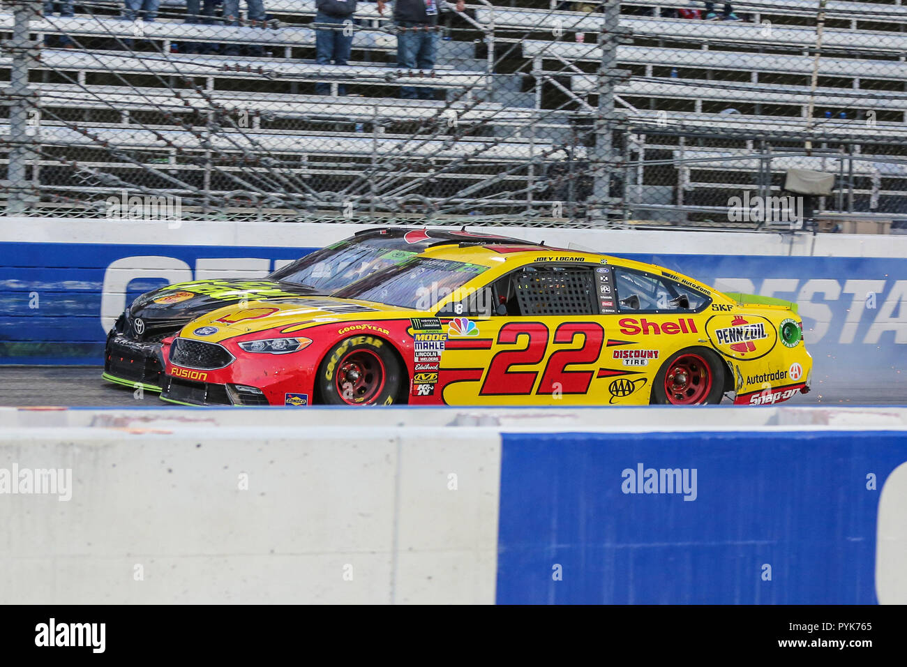 Ridgeway Va Usa 28th Oct 2018 Monster Energy Nascar Cup Series Drivers Joey Logano 22 And