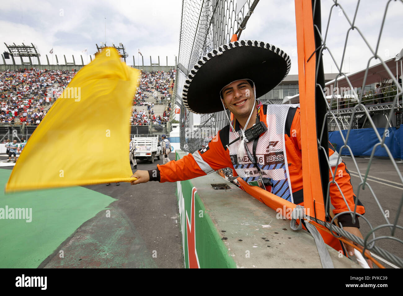 Motorsports: FIA Formula One World Championship 2018, Grand Prix of Mexico,  steward, Streckenposten, track marshal 28.10.2018. | usage worldwide Stock Photo