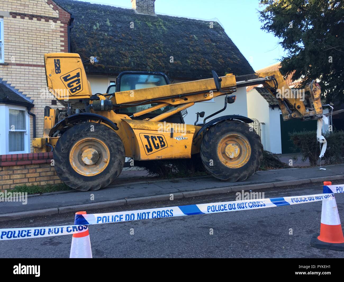 Great Shelford, Cambridgeshire, UK. 29th Oct, 2018. Police say that the raid happened at 2am. The JCB pictured was used to knock down the wall of the building. No one was hurt. Great Shelford Branch of Barclays Bank. Ram Raid Credit: Andrew Brown/Alamy Live News Stock Photo