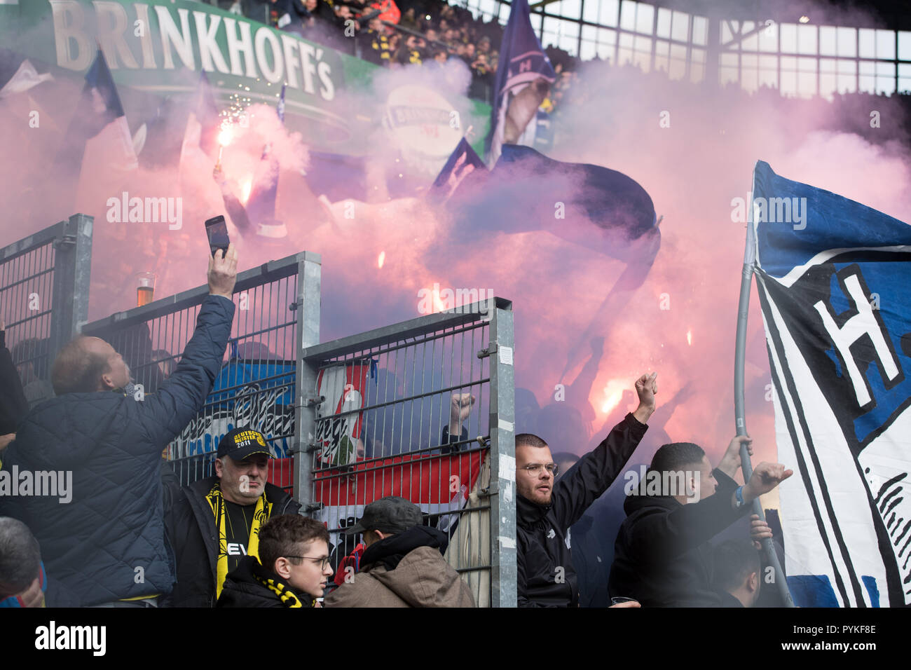 Hertha Berlin president supports legalizing pyrotechnics – DW – 10