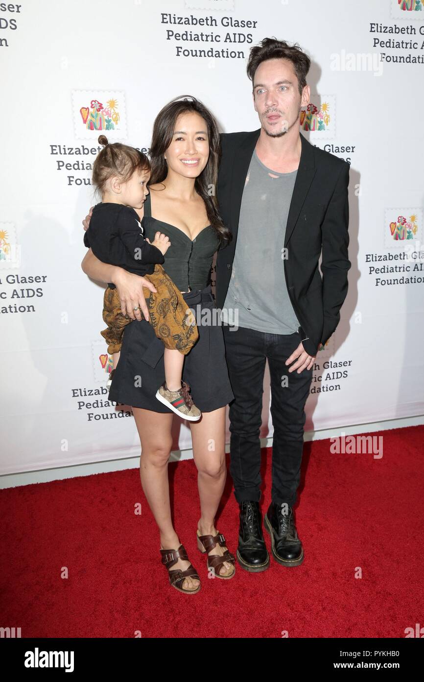 Culver City, CA. 28th Oct, 2018. Wolf Rhys Meyers, Mara Lane, Jonathan Rhys Meyers at arrivals for A Time For Heroes Family Festival, Smashbox Studios, Culver City, CA October 28, 2018. Credit: Priscilla Grant/Everett Collection/Alamy Live News Stock Photo