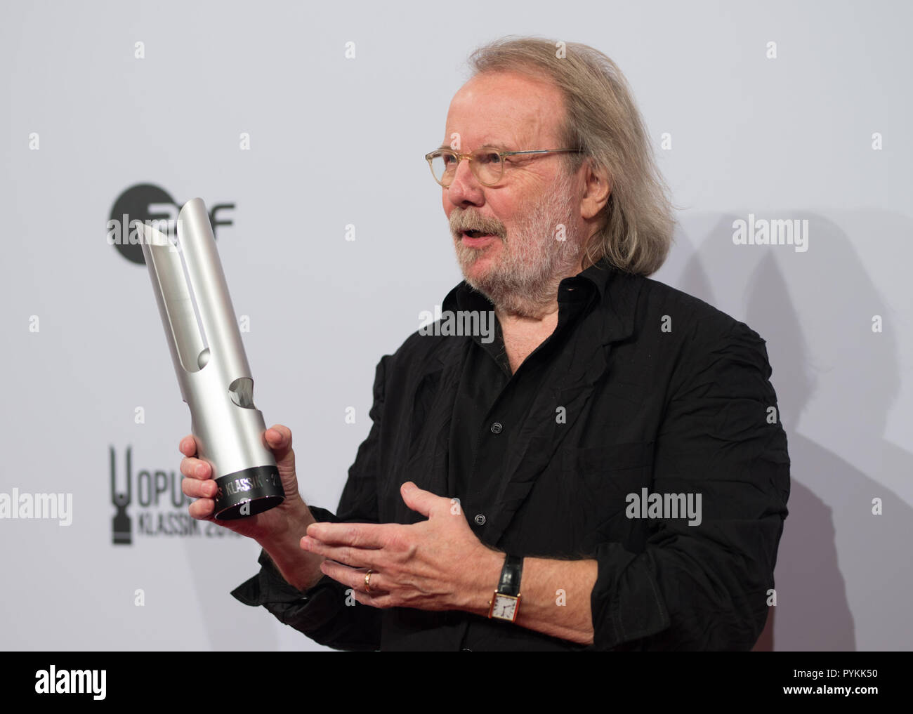 berlin-deutschland-14th-oct-2018-benny-andersson-klassik-ohne-grenzen-with-the-opus-klassik-trophe-award-ceremony-of-the-opus-klassik-2018-by-the-verein-zur-frderung-der-klassischen-musik-ev-at-the-konzerthaus-berlin-on-14102018-usage-worldwide-credit-dpaalamy-live-news-PYKK50.jpg
