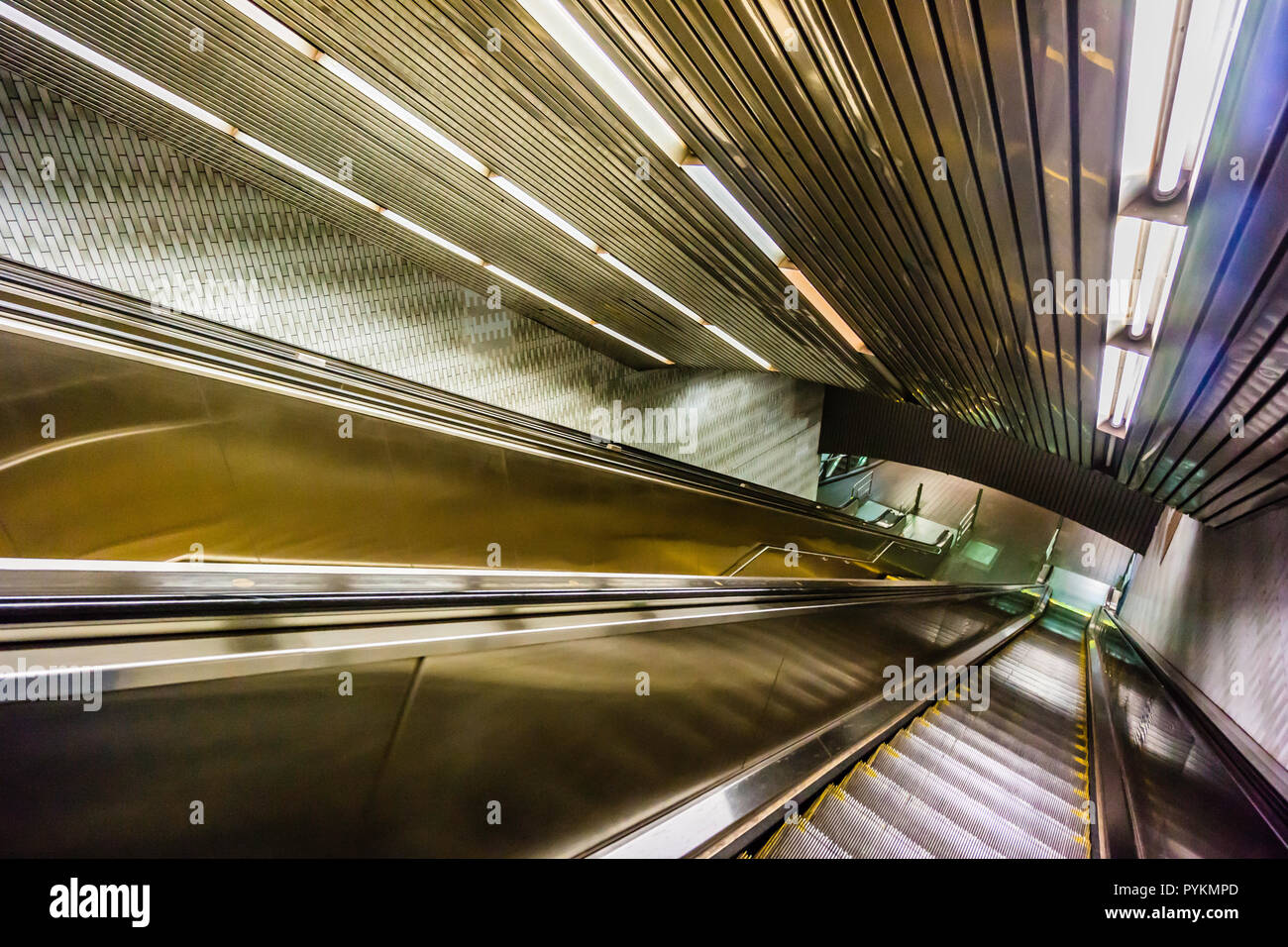 Roosevelt Island Subway Station Manhattan New York, New York, Usa Stock 