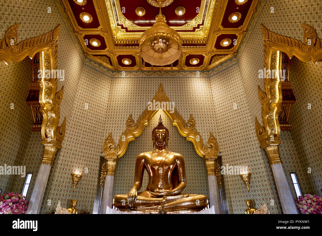 The Golden Buddha Of Wat Trimit Traimit Chinatown Bangkok Thailand Weighing 5 5 Tons And Largely Made Of Pure Gold Stock Photo Alamy