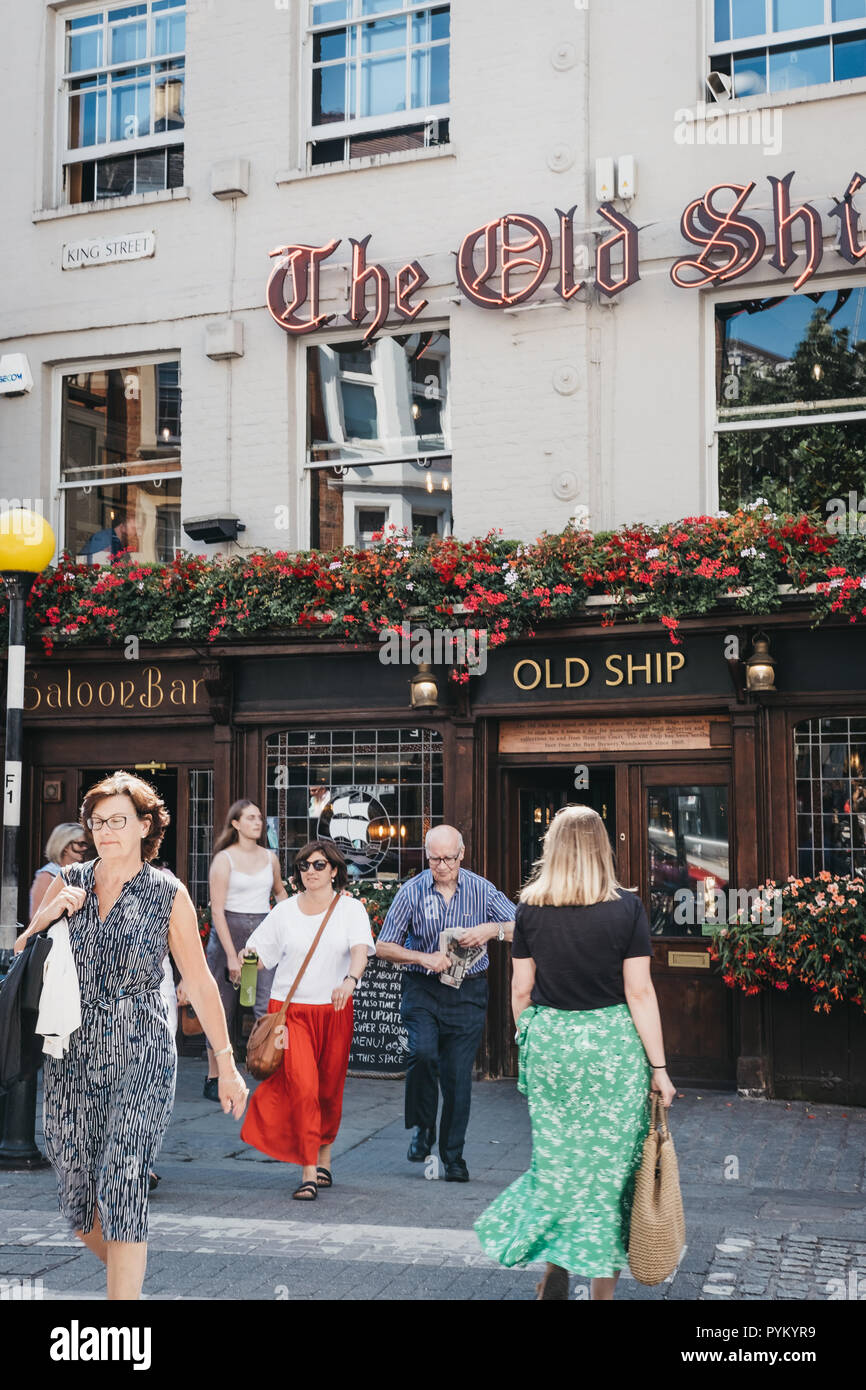 People crossing the road in front of The Old Ship pub in Richmond, London, UK. Stock Photo
