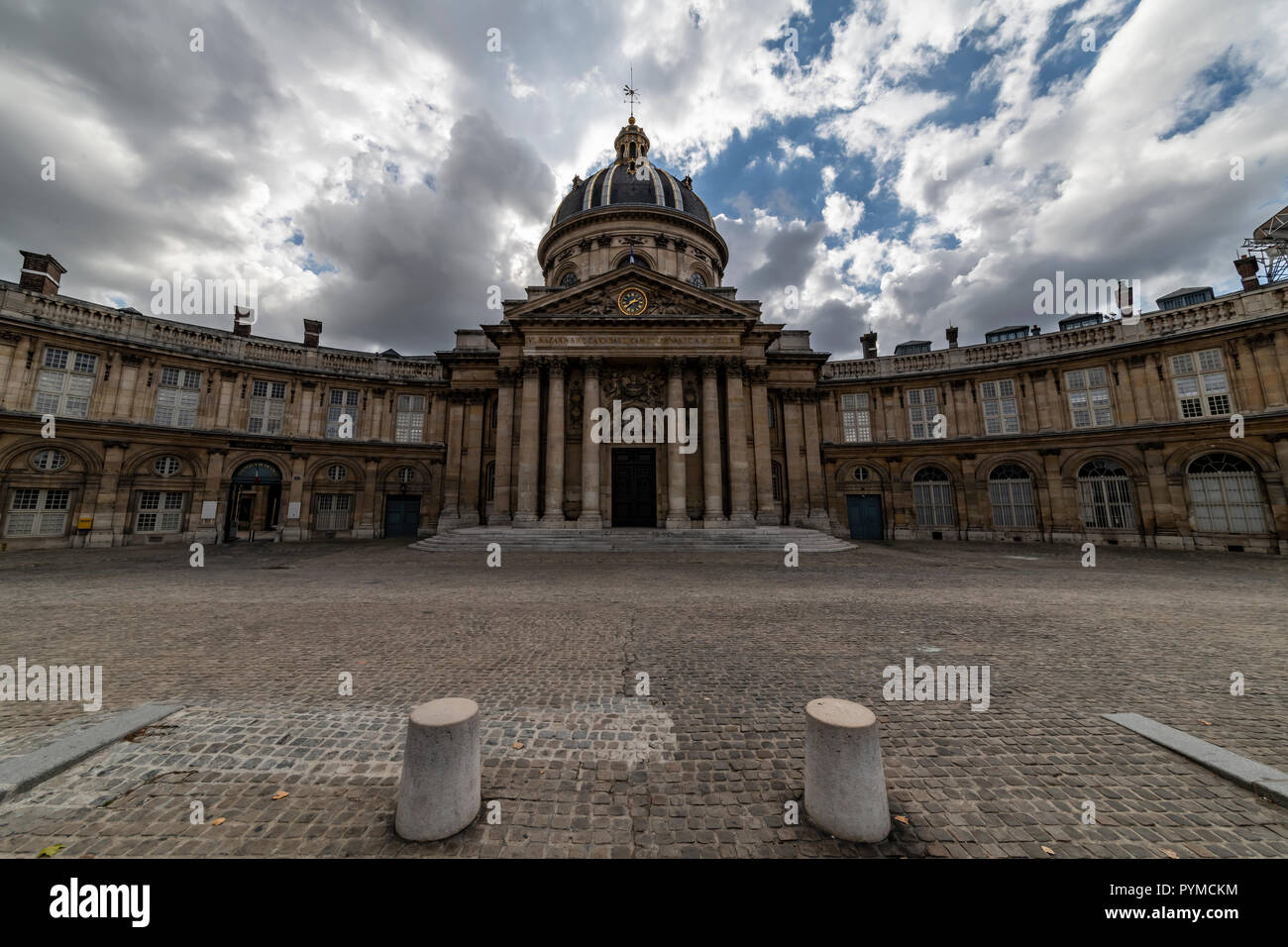 The Institut de France, French learned society, grouping five académies, the most famous of which is the Académie française. The building was original Stock Photo