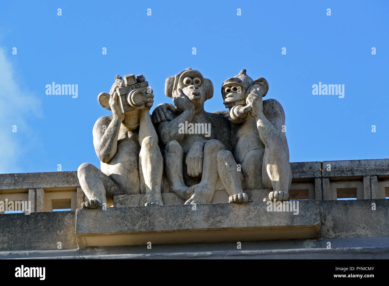 Three Wise Monkeys sculpture on the roof of Waterloo Park Pavilion