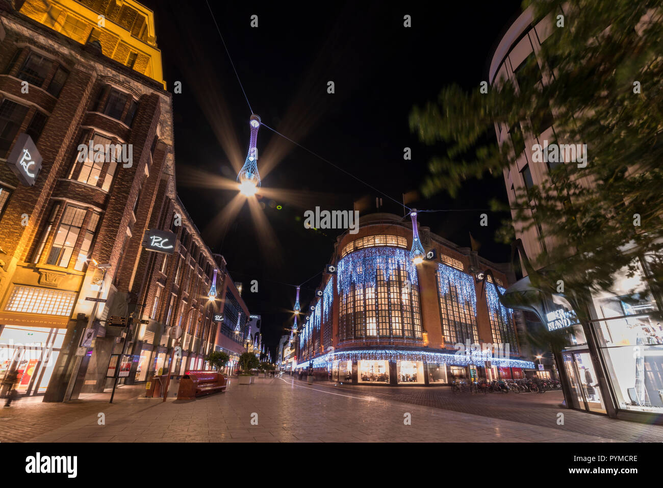 THE HAGUE, 7 January 1018 - Night view of The Hague center city abandoned  by people and pedestrians, The Netherlands Stock Photo - Alamy