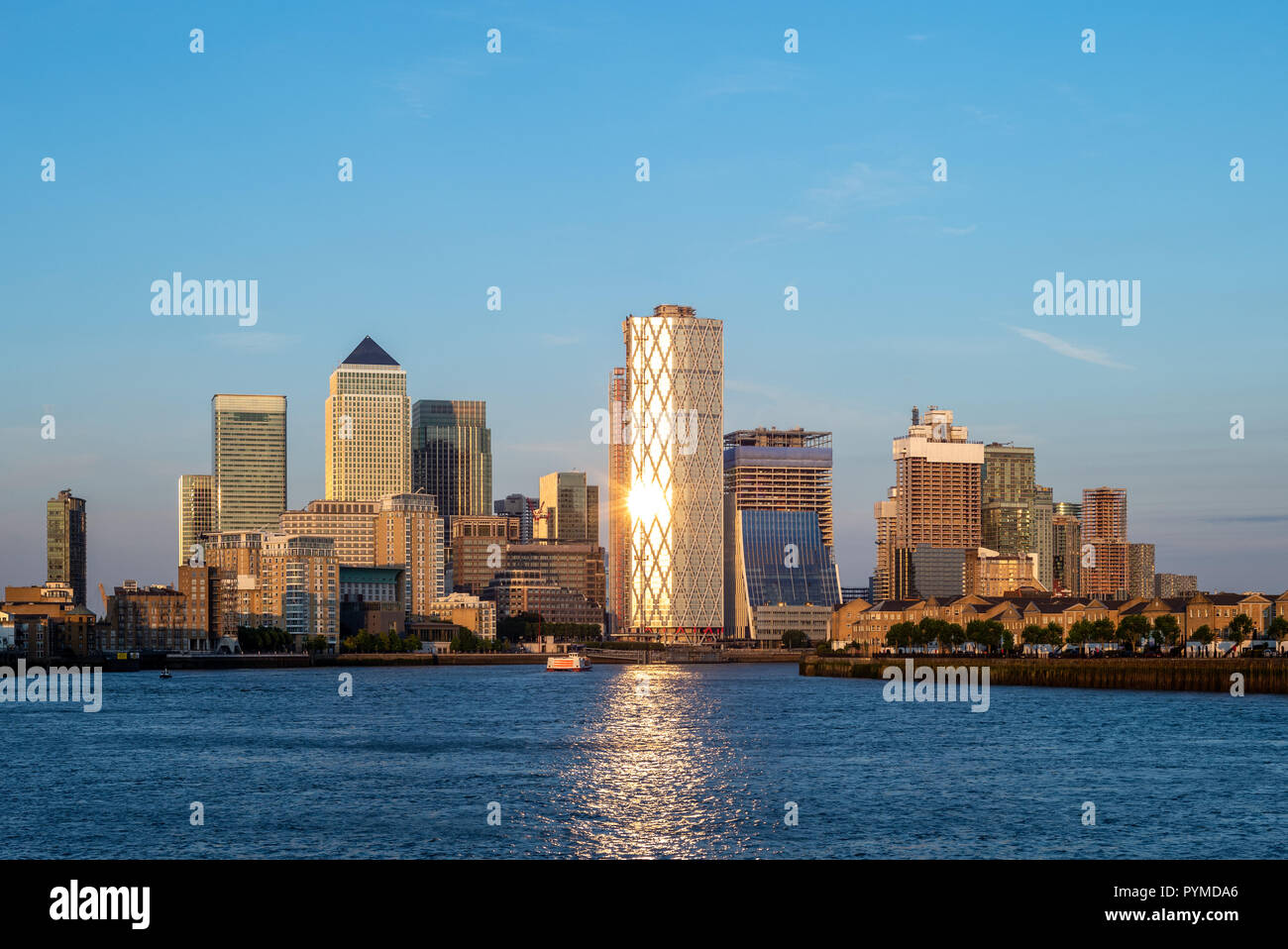 london skyline at Canary Wharf by river thames Stock Photo - Alamy