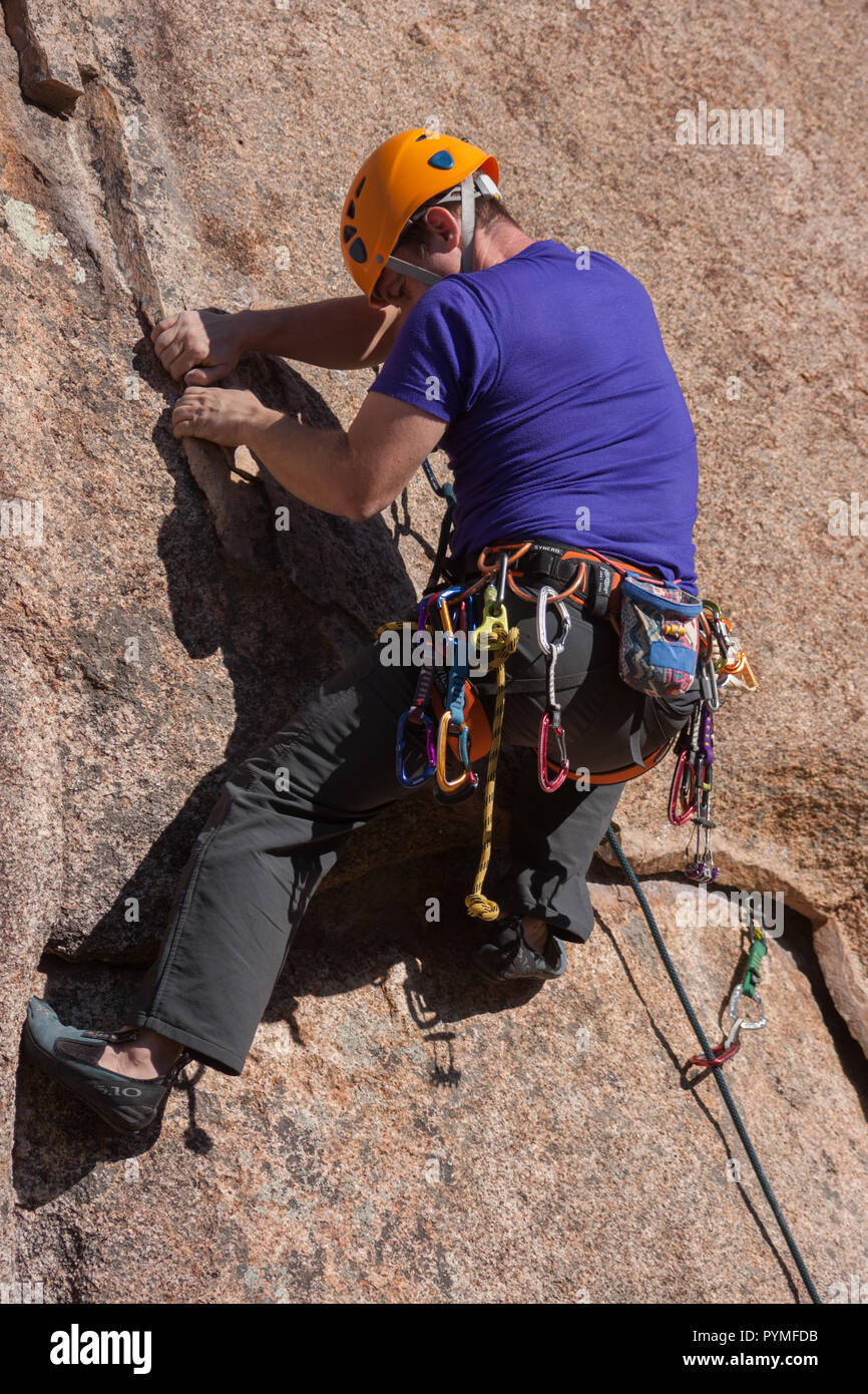 La Pedriza, Madrid, Spain. Low angle view of climber dealing with a crack  using layback climbing technique Stock Photo - Alamy