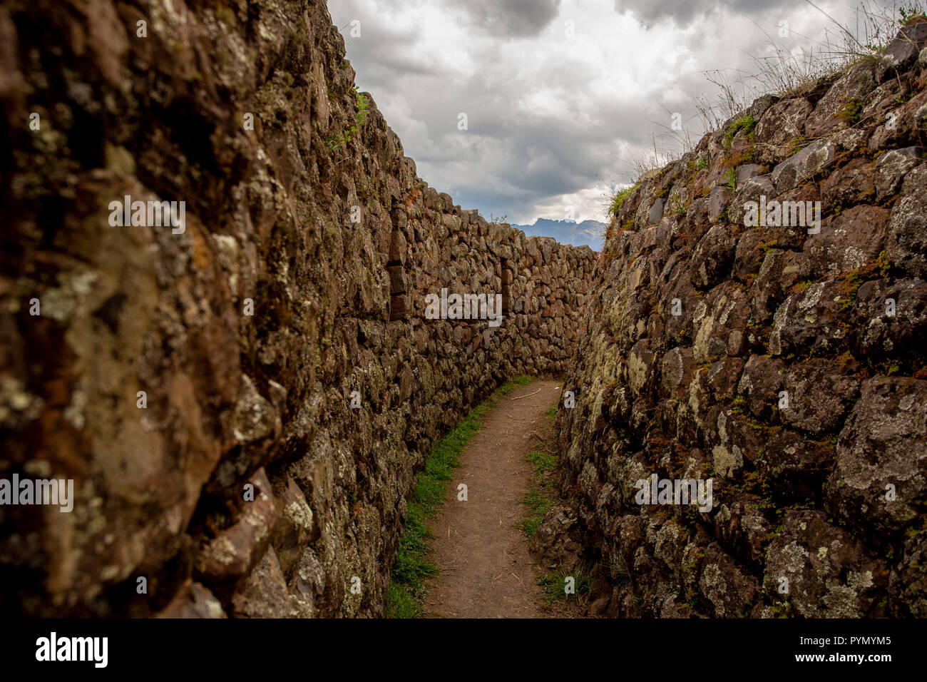 Alte Inka-Festung im Heiligen Tal, Peru, auf dem Weg zu Machu Picchu , Old Inca fortress in the peruvian Sacred Valley Stock Photo